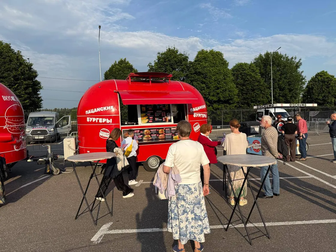 Красный фудтрак MobiTruck SL-5 для аренды