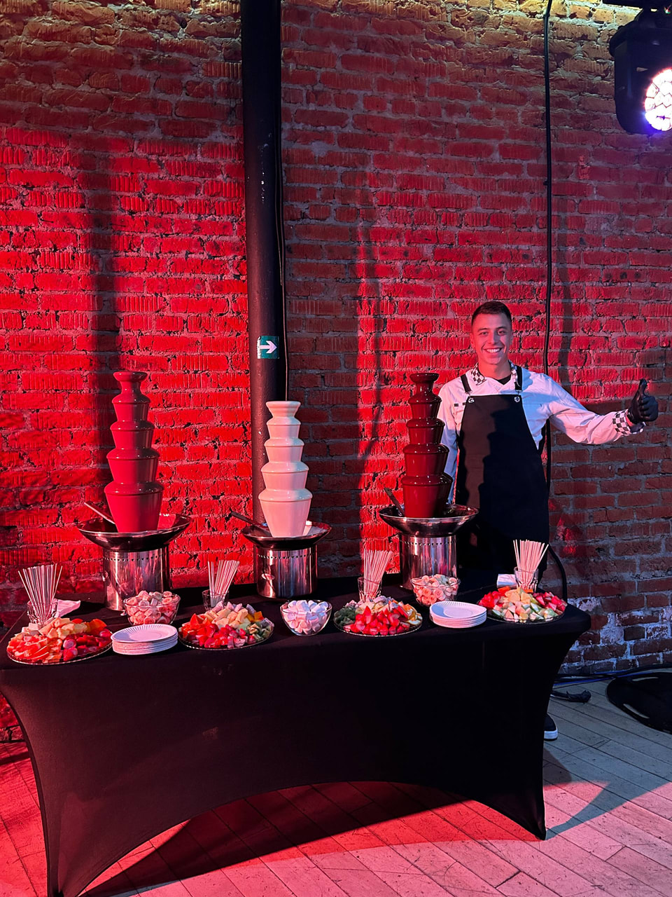 Шоколадный фонтан на мероприятии